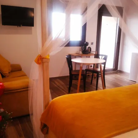 Hotel Rural Ideado Para Parejas Con Opcion De Cena En Su Restaurante Villamiel